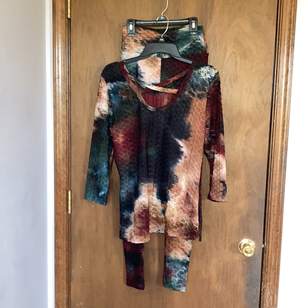 Top and pant set tie dye print honeycomb with stretch size S